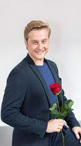 Rote rosen ist eine seifenoper aus dem jahr 2006 mit angela roy und joachim raaf. Diese Rote Rosen Schauspieler Vermissen Wir Am Meisten