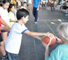 Entre los juegos recreativos para adultos mayores más populares se encuentran: El Ministro Niccolai Participo De Las Jornadas Recreativas Para Los Adultos Mayores El Liberal Movil