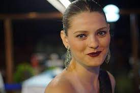 Sonrasında poyraz karayel, i̇stanbullu gelin dizilerinde yer almış 2021 yılında başlayan gözde türker 1.73 boyunda, 54 kg, burcu başak. Meger Muhtesem Yuzyilda Da Oynamis Istanbullu Gelin De Ulfet In Gencligini Oynayan Oyuncu Merak Konusu Oldu