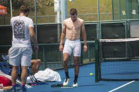 Croatian professional tennis player bulging BIG! 🎾🇭🇷 - SpyCamDude