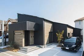 愛媛県松山市の新築施工例のweb内覧会 二階建てみたいな平屋建て あやかちゃんとそうくんの家 できました 株式会社プラスワン あやかちゃんとそうくんの家 は平屋のお家 お家の真ん中をくりぬいた 中庭デッキ のあるお家 中庭デッキ で お外に