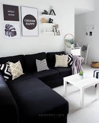Perpaduan warna ivory white, turquoisedan merah bata yang cantik. Yuk Intip Cantiknya Rumah Kecil Minimalis Bertema Monokrom