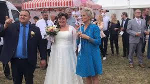 Bei bei „bauer sucht frau 2021 sucht er ein taffe und liebevolle frau, die auf ihr aussehen wert legt. Bauer Sucht Frau Auch Swen Und Nancy Haben Geheiratet