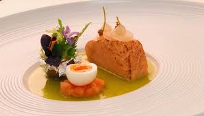 allianz arena torte cake round back dining chairs leather chair with ottoman office waiting room chairs