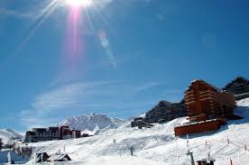 La plagne bestaat uit zes moderne skistations, die liggen aan de voet van de pisten, en vier skidorpen die toegang geven tot het hele skigebied. Skigebiet Skiurlaub La Plagne