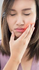It's caused by a group of molds called mucormycetes and often affects the sinuses , lungs , skin , and brain. Neerckujd Gkcm