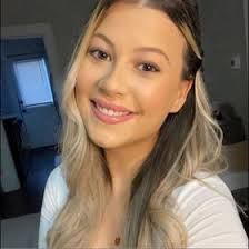 Alexa Carman's Instagram, Twitter & Facebook