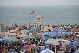 Rooms at jones beach hotel provide a refrigerator and air conditioning, and guests can stay connected with free wifi. Air Show Flies High Over Jones Beach Wnyc News Wnyc