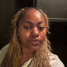 Olivia Tobar (@livvvzzz)