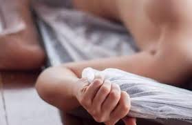 Gadis 16 tahun ini digilir 17 tersangka dan 10 orang tersangka sudah diamankan dan dari 10 tersangka ternyata 1 dari 10 orang. Gadis Belia Digilir 8 Pria Di 2 Tempat Berbeda Salah Satunya Di Semak Semak Dinamika Jambi