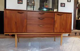 On garde la façade des tiroirs mais tout l'intérieur du meuble est modifié. Diy Transformer Une Enfilade En Meuble Vasque Madame Decore