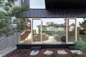 Contemporary Home Located In The Trnovo District Of Ljubljana Slovenia Haus Architektur Und Grune Architektur
