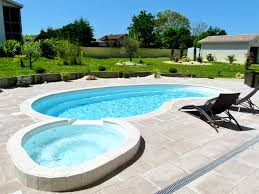 Piscine Coque Avec Jacuzzi Integre Enredada