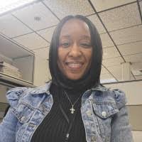 Danielle Clinton's Instagram, Twitter & Facebook