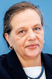 Neuwahl: Bundeswahlleiterin Ruth Brand im Rampenlicht