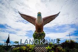 Kecoh di laman sosial dengan kenyataan timbalan mufti perak, zamri hashim berhubung tugu berbentuk burung helang. Dataran Helang Langkawi Shefalitayal