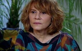 Teodora diz a Quinzé que o filho que ela espera não é dele