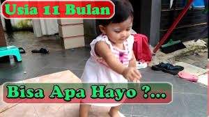 Perkembangan Bayi Usia 11 Bulan Sudah Mulai Berjalan Sendiri Di 2020 Bayi Terapi Penguatan