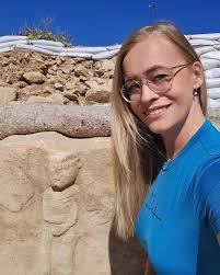 HistoryThreads Let me introduce myself; I'm Kayleigh During 32 years old  from North-Holland I create videos