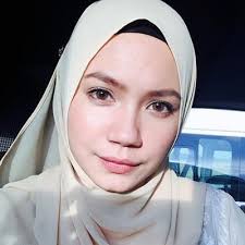 Diadaptasi dari novel 2016 dengan tajuk yang sama karya ezza mysara, drama ini memulakan tayangan perdana di slot akasia tv3 bermula 13 februari 2018 hingga 26 mac 2018 menggantikan kekasih paksa rela. Biodata Aprena Manrose Pelakon Utama Tiada Arah Jodoh Kita