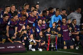 Fc barcelona youth b women. Lionel Messi Luis Suarez And Barcelona Players Celebrate La Liga Triumph Barca Blaugranes