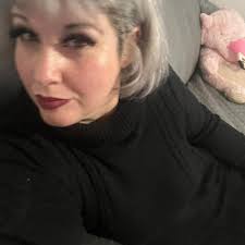 Thank you Priscilla Presley for trusting our team with your pre-show glam✨