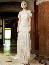 Frac, smoking e papillon per cani piccoli per rendere elegante il tuo cane ad una vestito da sposa in colore rosa per cagnolina, con rouches intorno al collo, e perle che sorreggono l'ampia gonna. Abiti Sposa Vintage Anni 20 A Abiti Da Sposa Abiti Da Sposa Vintage Sposo Vintage