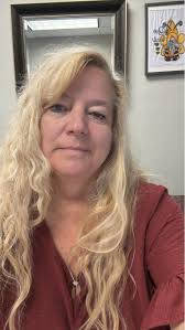 What does a witch makeup look like?