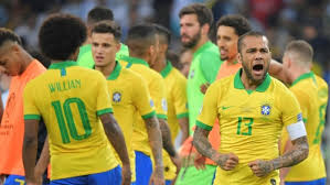 Flèche de droite = aller à droite. Un Autre Titre Pour Dani Alves Le Joueur Le Plus Titre De L Histoire Besoccer
