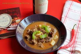 La ricetta originale loscèf carne , goulash , paprika , piatti unici , slider , ungheria , zuppe Gulash Ungherese Ricetta Originale Con Le Foto Passo Passo
