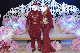 Lihat ide lainnya tentang baju pengantin, pengantin, gaun. Baju Pengantin Songket Maroon Fullset L P Women S Fashion Bridal Wear On Carousell