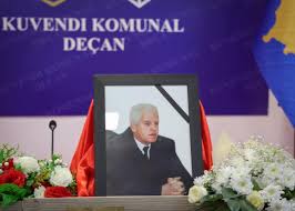 Në Lëbushë të Deçanit me nderime të larta varroset Mr.Sc. Rexhë Sadriaj,  edukator i shumë brezave në shkollat e Kosovës - DRINI.us