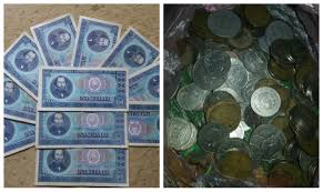 Casa cu blazoane, schițată pe bancnota de 10 lei, a fost readusă la viață. Cum Fac Romanii Avere Cu Banii De Pe Vremea Lui CeauÈ™escu Scot Sume Colosale Din Nimic