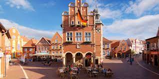 Debra ellwood meppen is a litigation partner and the chair of the firm's national labor and employment law practice group. Meppen