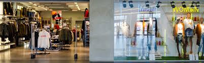 Genç kesime hitap eden ürünleri ile dünya çapında zirveyi zorlayan pull and bear; Pull Bear Magazin In Plaza Romania Bucuresti Haine Casual