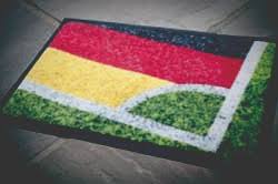 Ein kleinwagen (renault twingo) hat eine größe von etwa 5,6 quadratmeter grundfläche. Fussmatte Fussballfeld Deutschlandfan Meine Designmatte