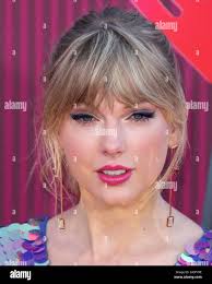 Purple heart ceremony hi-res stock photography and images