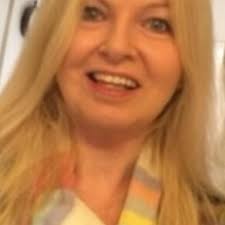 Pamela Anderson is now the face of MAC's new 'Barely There' makeup line..🤍