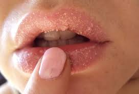 Edible Sugar Lip Scrub I Can Almost Guarantee You Have All Of This In Your Kitchen And It Makes Your Lips So Soft Diy Beauty Sugar Lip Scrub Beauty Hacks