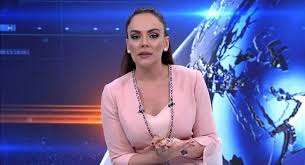 24 saatte yaşananlar, güne damga vuran haberler, hayata insana dokunan olaylar, ana haber bülteninde hafta içi her akşam yayınlanıyor. Unlu Ana Haber Spikeri Ekranlara Donuyor Iste Yeni Kanali Magazin Haberleri
