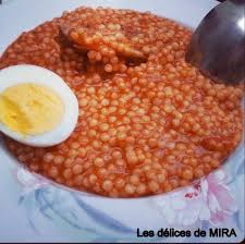 La Mhamsa Est Une Pate En Forme De Plombs Que L On Trouve Dans Les Supermarche C Est Un Plat Beaucoup Util Recettes De Cuisine Recette De Plat Cuisine Kabyle