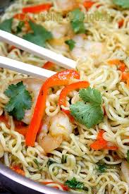 Nouilles Chinoises Aux Crevettes Et Legumes Recette Nouilles Chinoises Crevettes Nouilles Chinoises Cuisine Asiatique