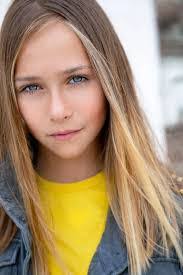 Leona Hinton's Instagram, Twitter & Facebook