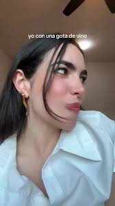 Chistes sobre tangas y vino en la conversación