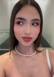 Samantha Warman's Instagram, Twitter & Facebook