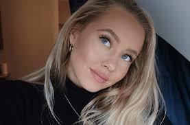 Martine lunder brenne kommer fra stillingen som ansvarlig redaktør og direktør for vo ung i egmont publishing med ansvar for produkter som klikk.no og blogg.no. Rate Norwegian Blogger Martine Lunde