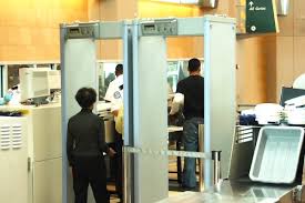 Typical pi systems use a coil of wire on one side of the arch as the transmitter and receiver. First Timer S Guide What You Need To Know About Airport Security Her Packing List