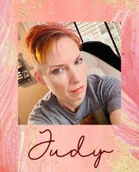 Danielle Olinger's Instagram, Twitter & Facebook