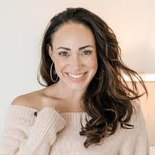 Lauren Frank's Instagram, Twitter & Facebook