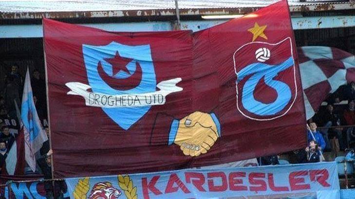 Drogheda United’ın Sligo Rovers galibiyetine destek veren İrlanda’daki Trabzonspor taraftarları